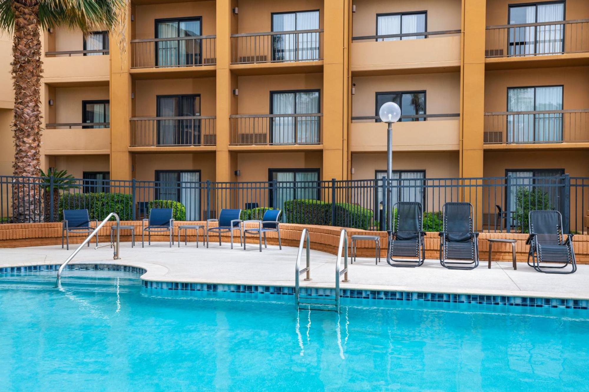 Hotel Courtyard By Marriott San Antonio Airport Exteriér fotografie